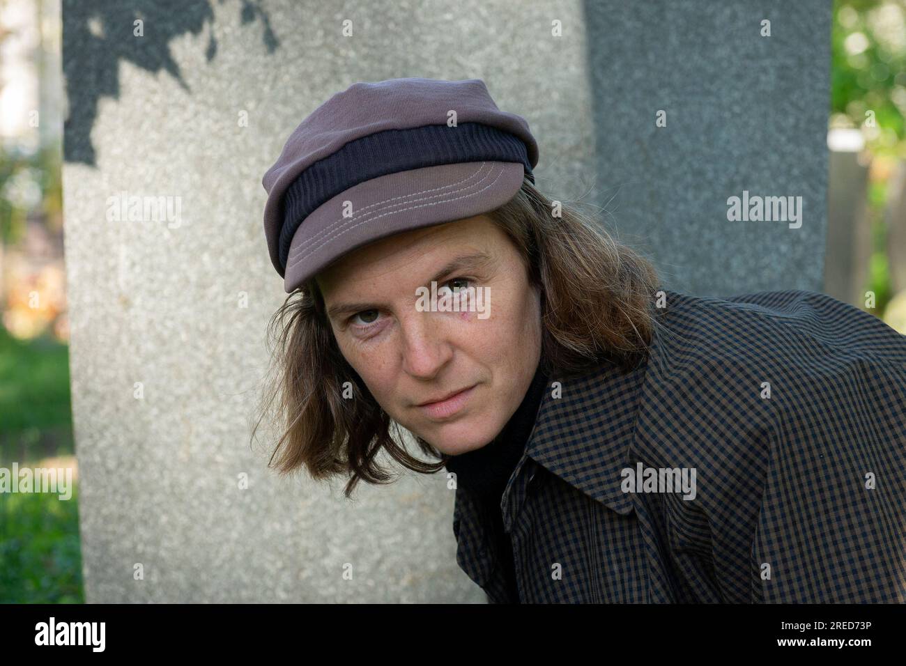 Berlin DEU, 03.05.2023: Portraet Ann Cotten (Ames, 1982) è una scrittrice e traduttrice tedesca. Vive a Berlino e Vienna , Berlino DEU, 03.05.2023: Portraet Ann Cotten (nata nel 1982 ad Ames, Iowa, USA) è una scrittrice e traduttrice tedesca. Vive a Berlino e Vienna Foto Stock