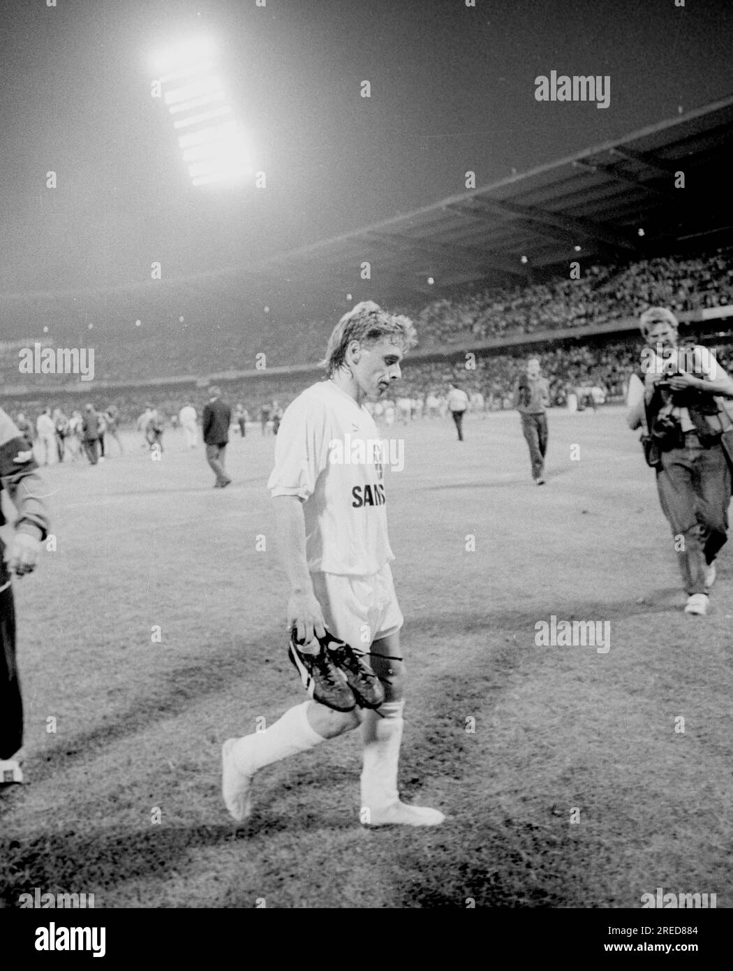 1. FC Köln - FC Bayern München 1:3 /25.05.1989/ Thomas Häßler (Köln) lascia il campo deluso solo per uso giornalistico! Solo per uso editoriale! [traduzione automatica] Foto Stock