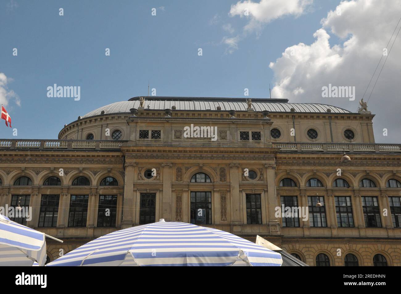 27 luglio 2023/Det kongelig teater in altre parole l'edificio del teatro reale su kongens nytorv nella capitale danese Copenaghen Danimarca. (Foto: Francis Joseph Dean/Dean Pictures) Foto Stock