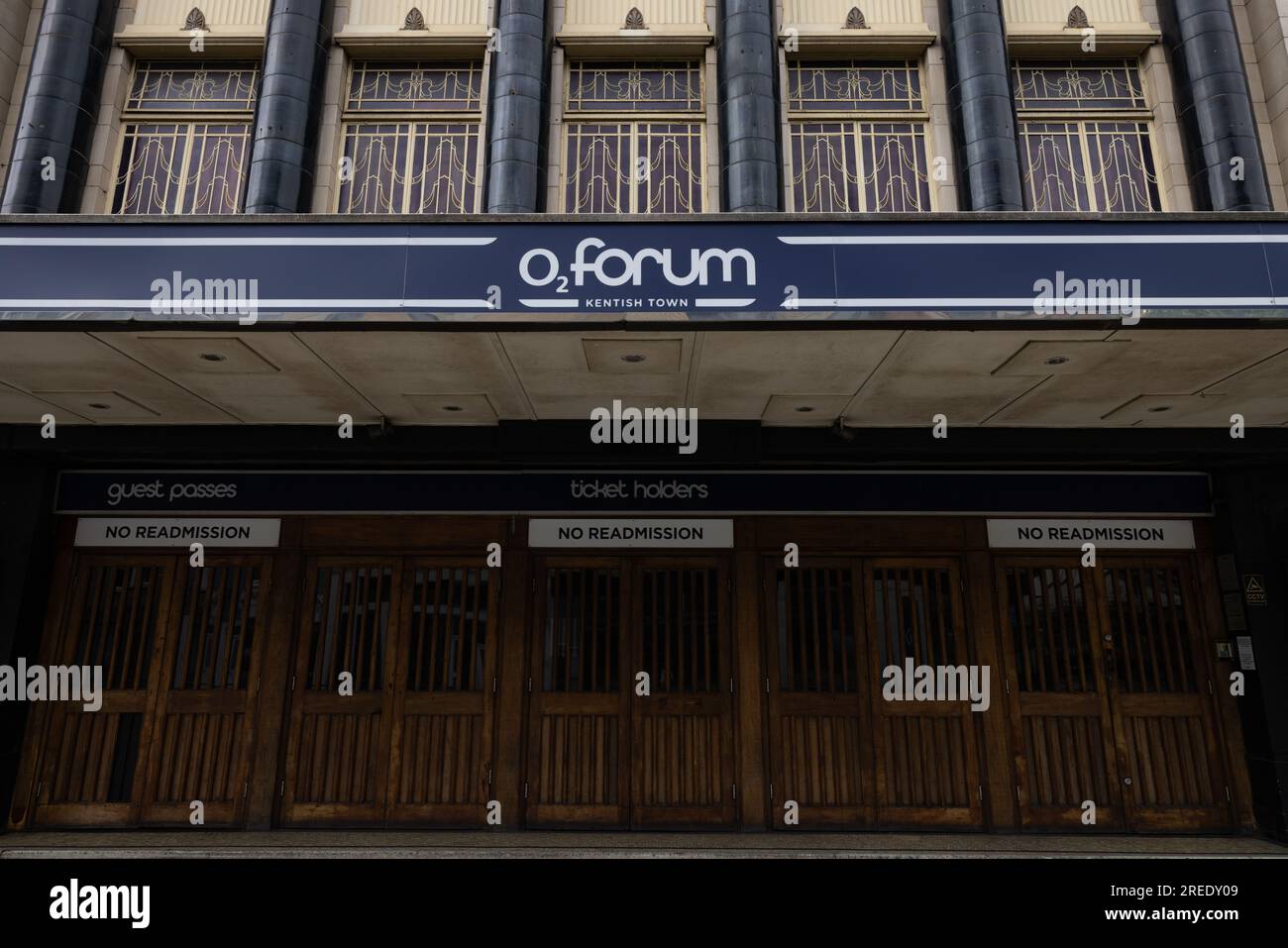 O2 Forum Kentish Town, costruito nel 1934 come cinema Art Deco, ospita 2.300 persone ed è ora una delle destinazioni di musica dal vivo più popolari della capitale. Foto Stock