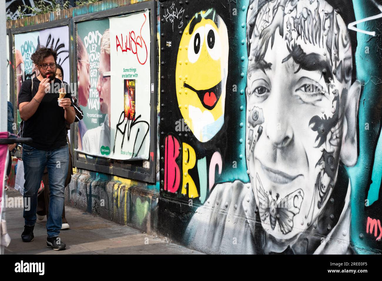 Dipinto su un muro a Brick Lane, Londra, Inghilterra. Foto Stock