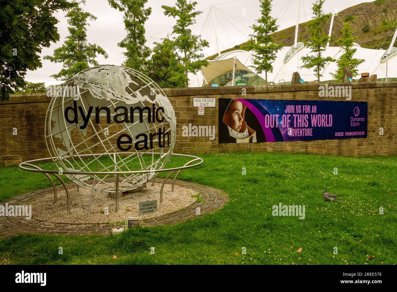 Dynamic Earth Globe Near Dynamic Earth, Edimburgo, Scozia, Regno Unito Foto Stock