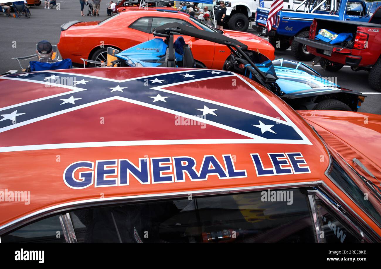 Una riproduzione del Dodge Charger del 1969, il generale Lee, apparve nella serie televisiva degli anni '1970 e '1980 'i duchi di Hazzard' in una mostra d'auto in Virginia. Foto Stock
