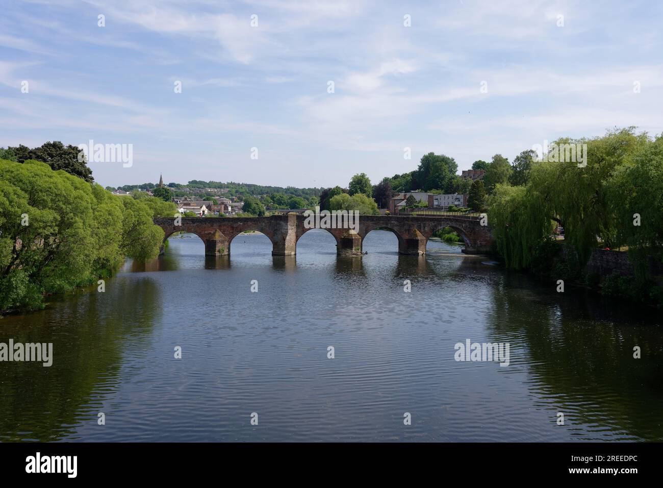 Devorgilla Bridge, River Nith, Dumfries, Scozia, Gran Bretagna, cielo blu Foto Stock