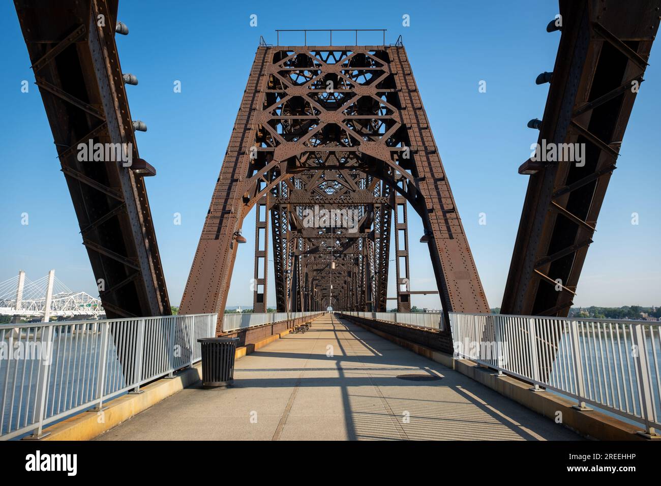 Big Four Bridge sul fiume Ohio al Waterfront Park tra Louisville, Kentucky e Jeffersonville, Indiana Foto Stock