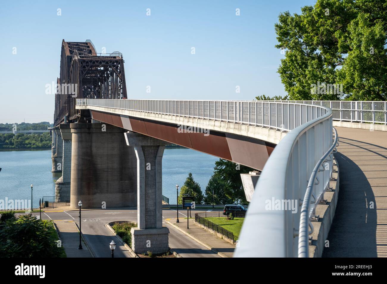 Big Four Bridge sul fiume Ohio al Waterfront Park tra Louisville, Kentucky e Jeffersonville, Indiana Foto Stock