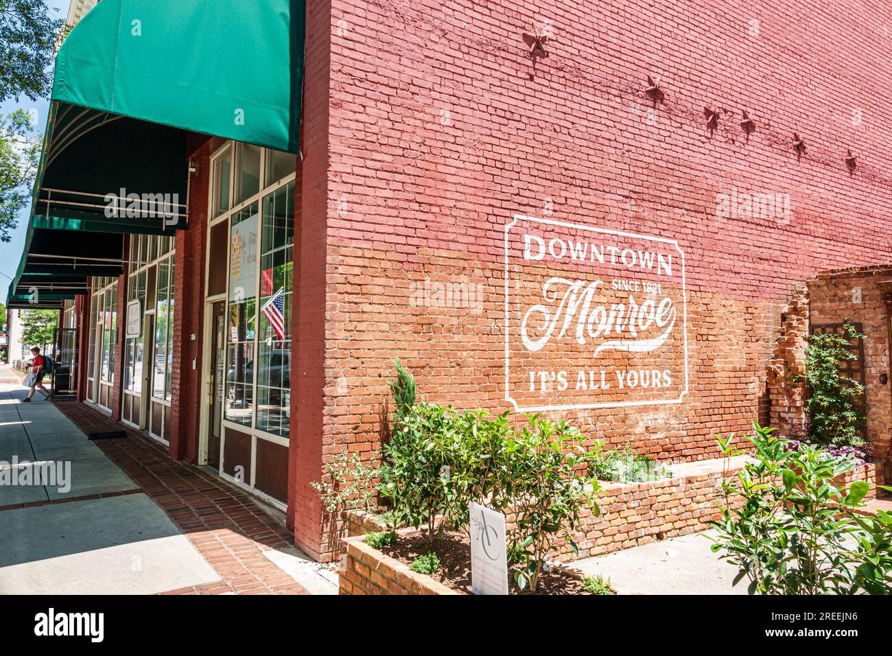 Monroe, Georgia, stile di vita in una piccola città, esterno, edifici in costruzione, ingresso anteriore, edificio storico restaurato, parco tascabile del centro Foto Stock