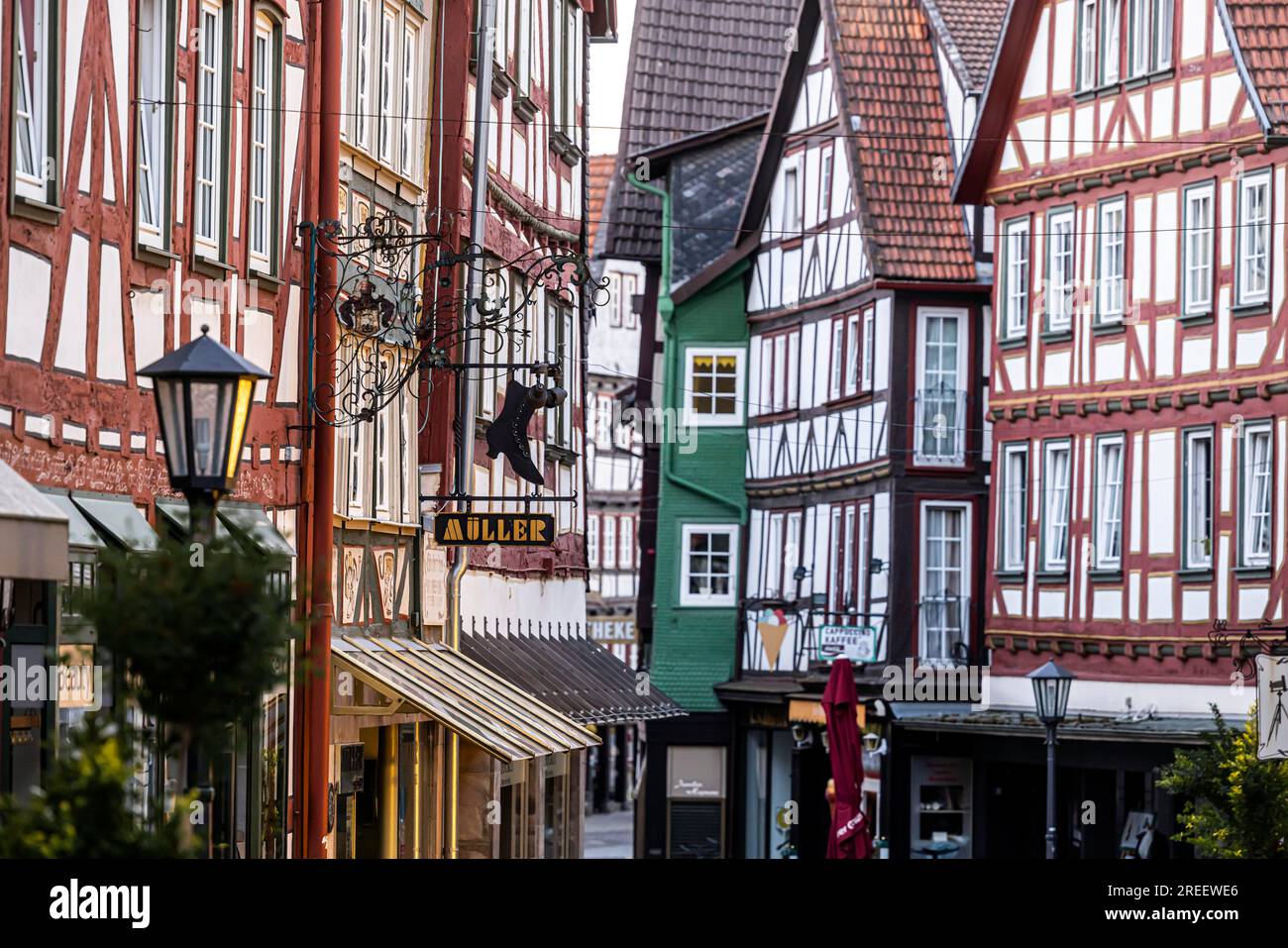 Vista sulla città, Alsfeld, piazza del mercato con case in legno, Alsfeld, Knuell Mountains, Assia, Germania Foto Stock