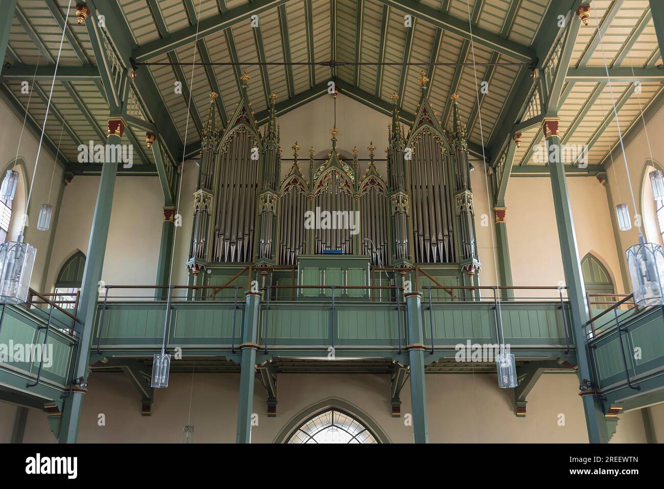 Loft per organo della chiesa neogotica, costruita intorno al 1860, Koendringen, Baden-Wuerttemberg, Germania Foto Stock