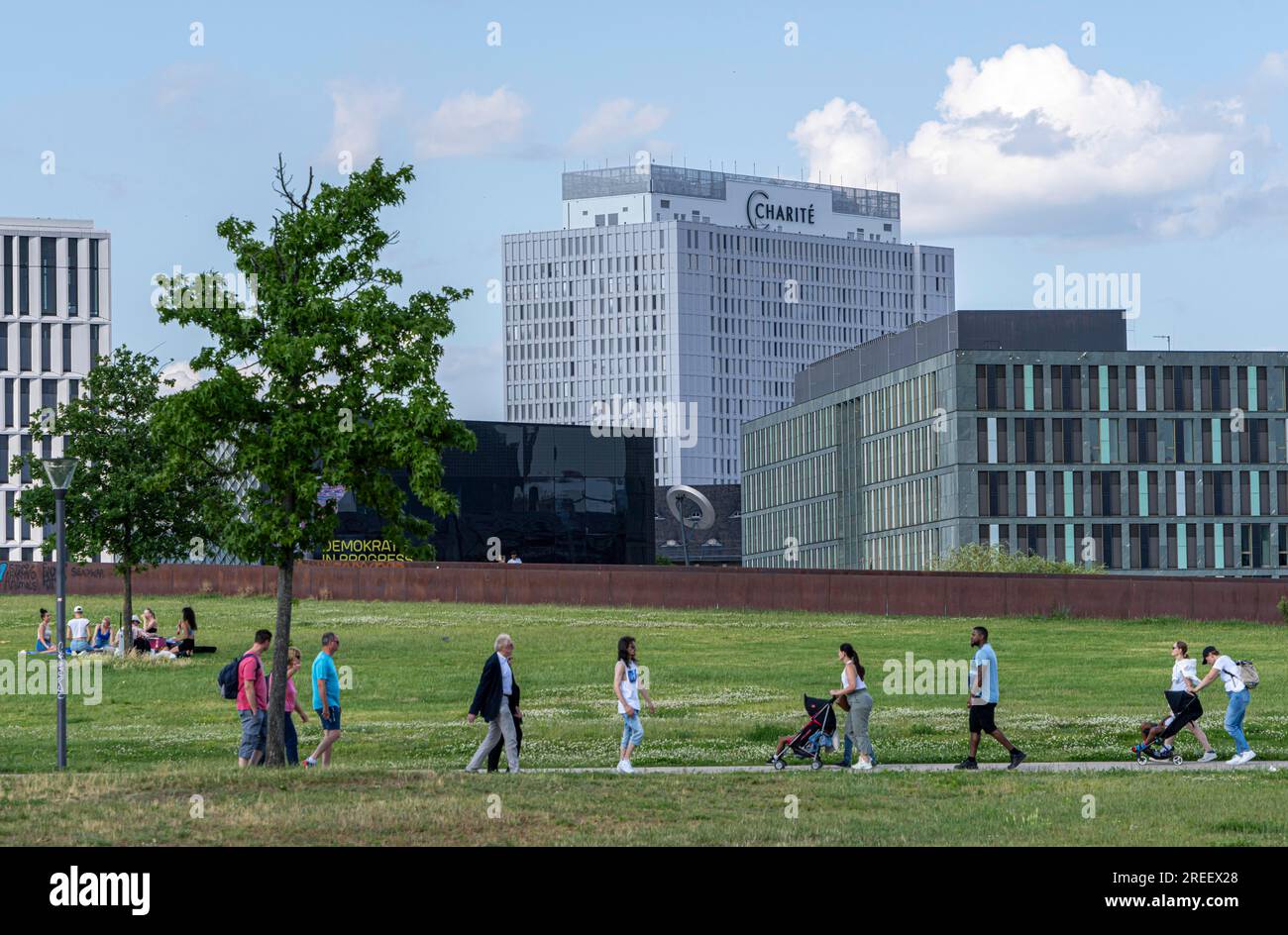 Architettura al Berlin Spreebogenpark, Berlino, Germania Foto Stock