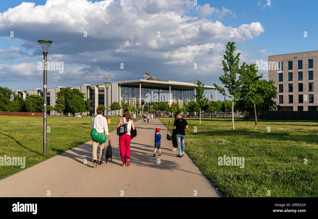 Architettura al Berlin Spreebogenpark, Berlino, Germania Foto Stock