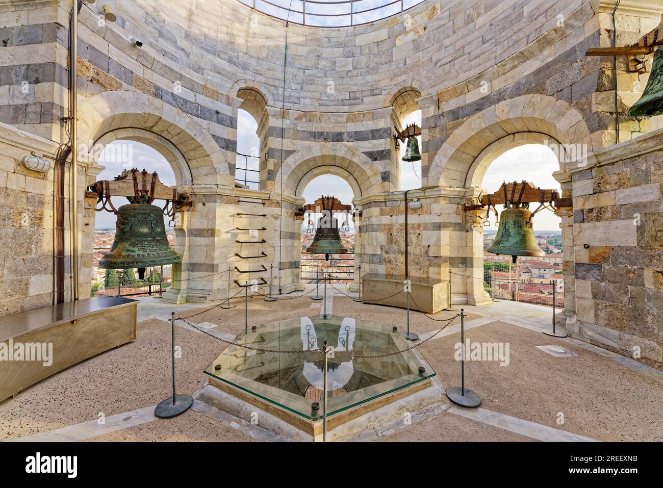 Campanile, Torre pendente, Torre pendente di Pisa, Duomo, Cattedrale metropolitana Primaziale di Santa Maria Assunta, Piazza dei Miracoli, Piazza Foto Stock