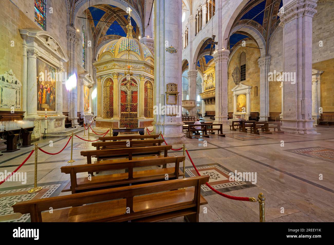 Navata e navata con tempio, Santa Croce, Tempietto del volto Santo, volto Santo di Lucca, Cattedrale, Cattedrale di San Martino e Duomo di Lucca Foto Stock