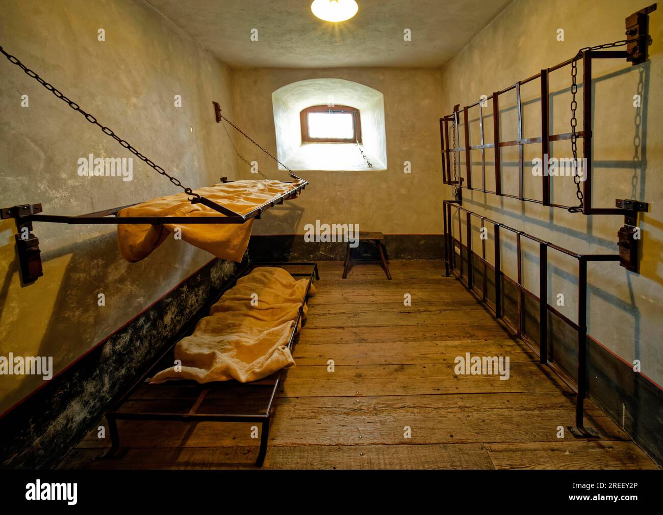 Cella della prigione, interno, castello di Mildenstein, Leisnig, Sassonia, Germania Foto Stock