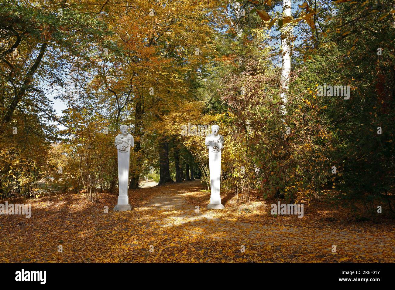 Statue nel Parco del Luisio, riserva della biosfera dell'Elba centrale, Sassonia-Anhalt, Germania Foto Stock