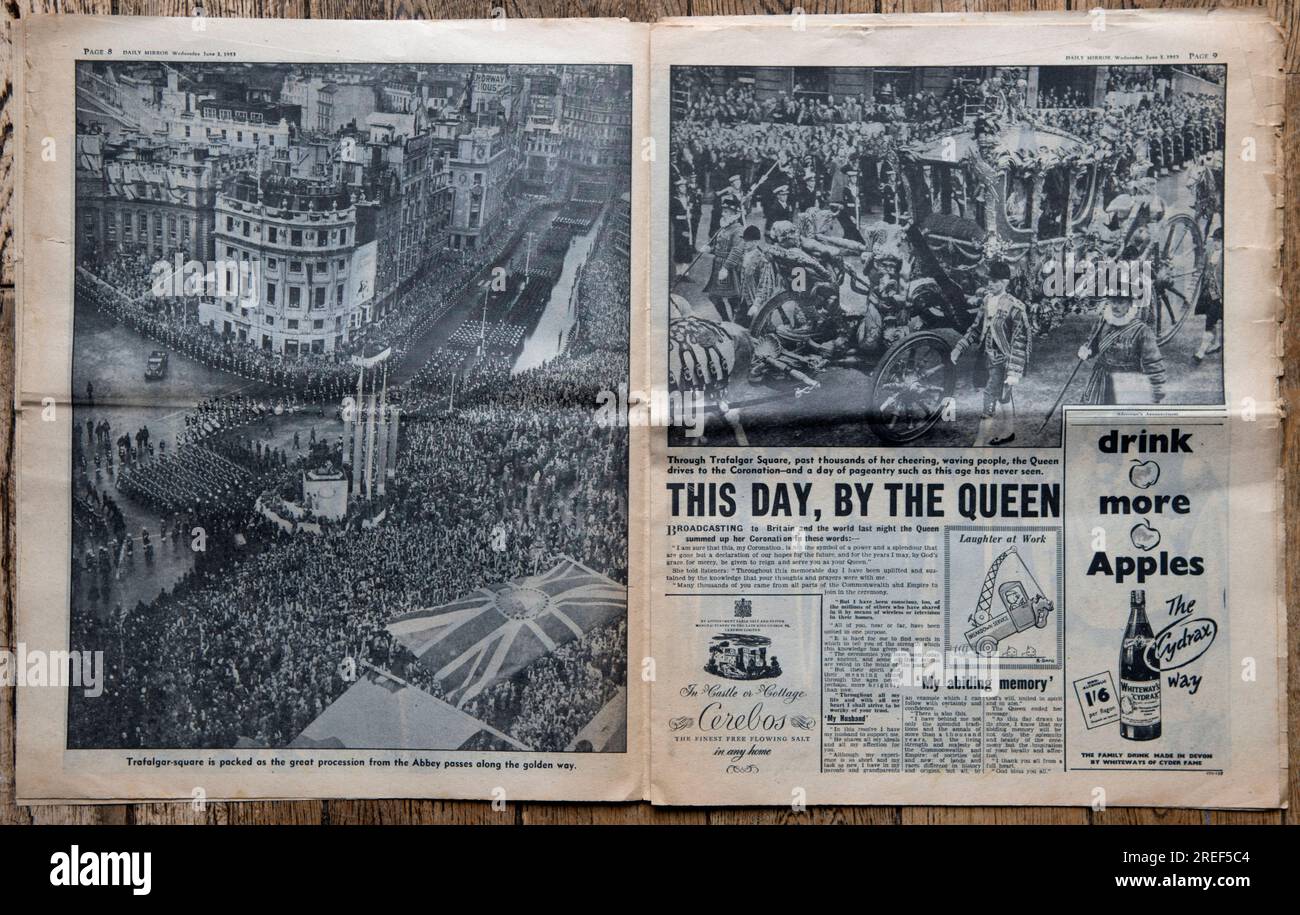 Speciale incoronazione Regina Elisabetta II, 2 giugno 1953. Il quotidiano Daily Mirror. Notizie in prima pagina. Del 3 giugno 1953. Una vecchia copia usata di un giornale britannico tabloid. 1950s Gran Bretagna Regno Unito. Foto Stock