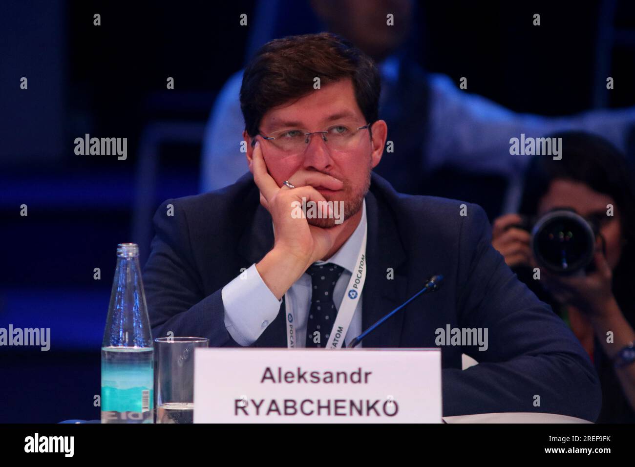 San Pietroburgo, Russia. 27 luglio 2023. Aleksandr Ryabchenko, Amministratore delegato di Mantra Tanzania, State Atomic Energy Corporation ROSATOM, partecipa a una sessione sulla cooperazione per la protezione dei diritti dell'infanzia: Aree di sviluppo e forme di interazione nel quadro del secondo vertice economico e umanitario "Russia-Africa" 2023 a San Pietroburgo. Credito: SOPA Images Limited/Alamy Live News Foto Stock