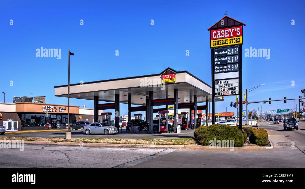 Springfield, Missouri - 22 marzo 2019: Casey's General Stores, Inc., è una catena di distributori di benzina e minimarket nel Midwest degli Stati Uniti Foto Stock