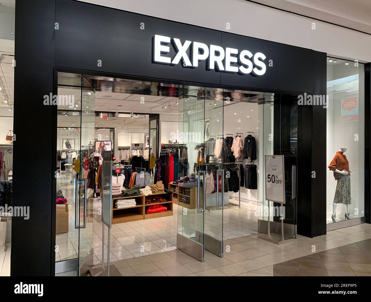 Springfield, Missouri - 31 ottobre 2019: Express, Inc. È un rivenditore di moda americano per giovani uomini e donne con sede a Columbus, Ohio. Foto Stock