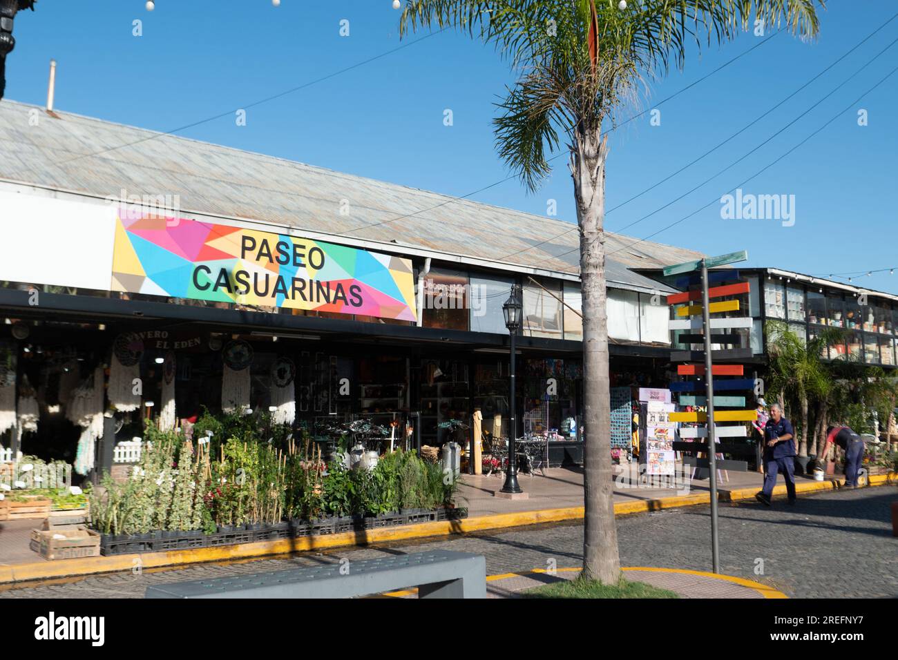 Tigre, Buenos Aires, Argentina : 2023 maggio 18 : locali commerciali nel Mercado de Puerto de Frutos a El Tigre nella Provincia di Buenos Aires, Arg Foto Stock