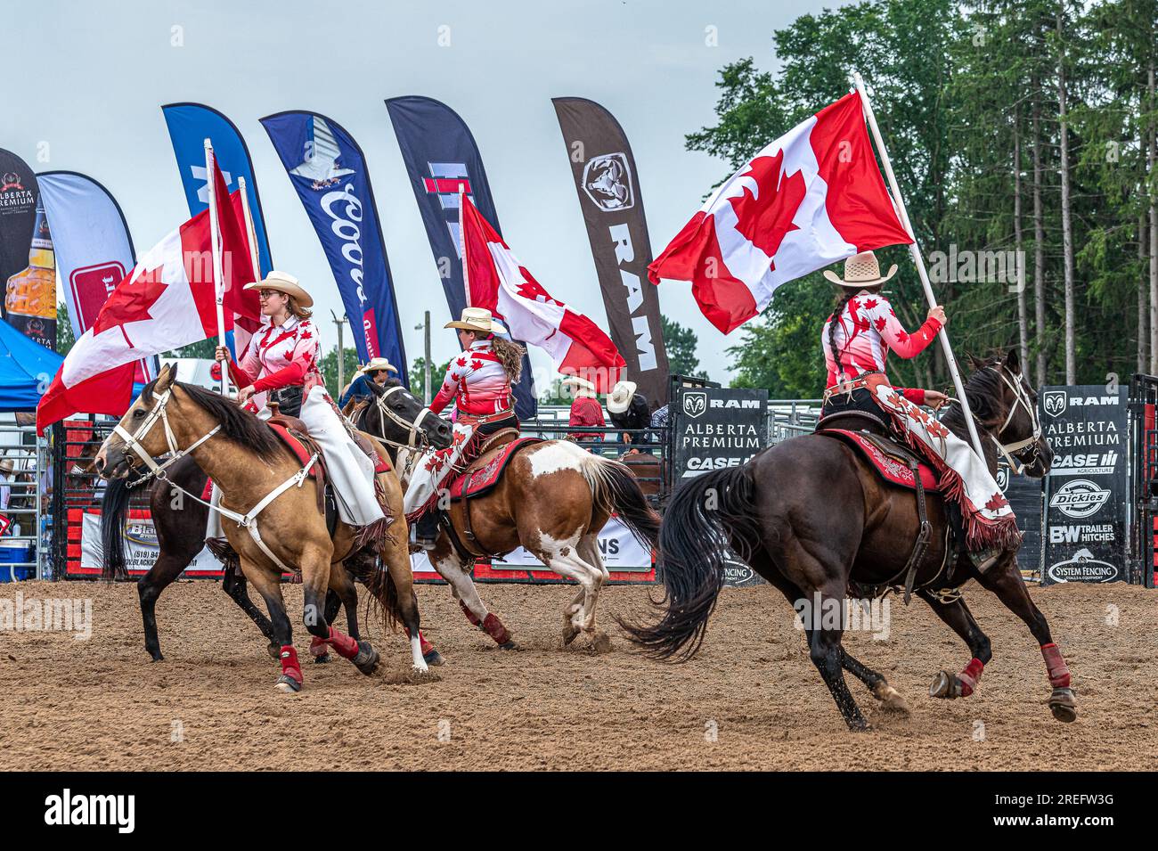 Canada Rodeo. ERIN ONTARIO RAM RODEO - il 22-23 luglio a Erin, Ontario, ha avuto luogo una competizione tipo rodeo. Cavalcare cavalli e tori. Slalom dei cavalli. Foto Stock