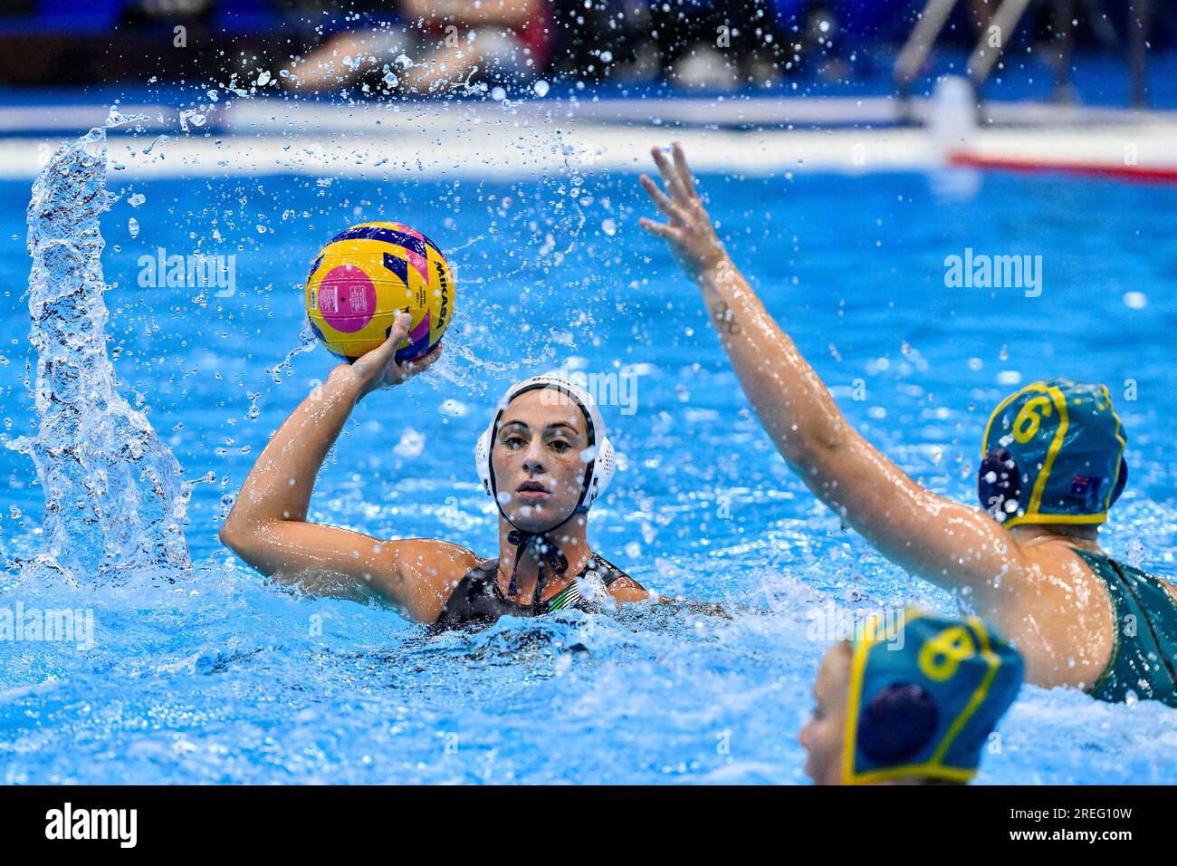 Fukuoka, Giappone. 28 luglio 2023. L'italiana Claudia Roberta Marletta controlla la palla durante la partita donne pallanuoto Italia contro Australia durante il 20° Campionato Mondiale di Aquatics presso la Marine Messe Hall B di Fukuoka (Giappone), 28 luglio 2023. Crediti: Insidefoto di andrea staccioli/Alamy Live News Foto Stock