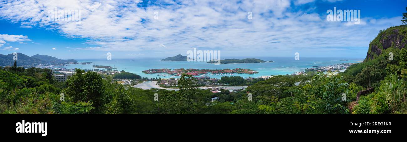 Ampia vista panoramica del punto panoramico di Mahe Seychelles Foto Stock