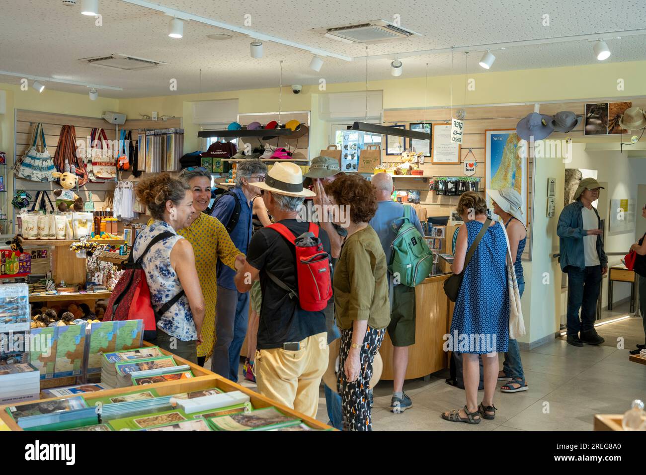 Negozio di souvenir al parco nazionale di Tel Megiddo. Megiddo è un tel (collina) composto da 26 strati delle rovine di antiche città in una posizione strategica presso l'He Foto Stock