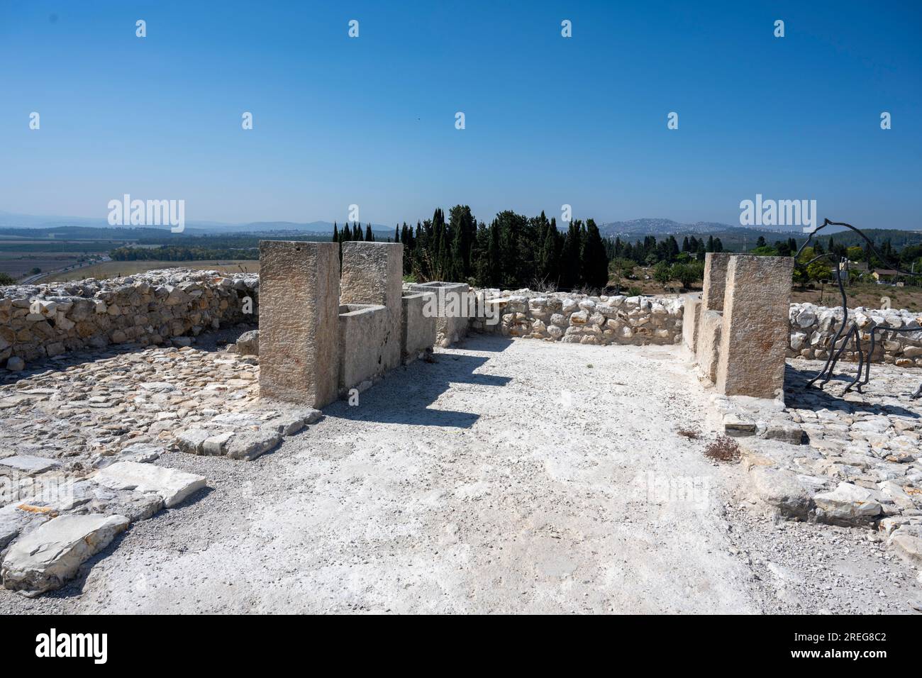 Nelle stalle meridionali. Al Parco Nazionale di Tel Megiddo. Megiddo è un tel (collina) composto da 26 strati delle rovine di antiche città in una posizione strategica Foto Stock