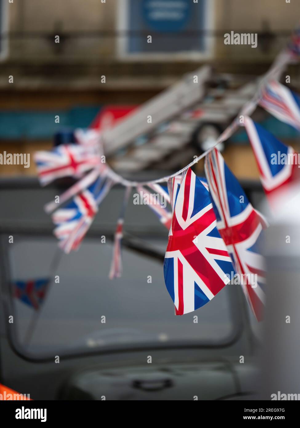 Esposizioni nel centro di Banbury in preparazione delle celebrazioni del Giubileo di platino della Regina nel giugno 2022 Foto Stock