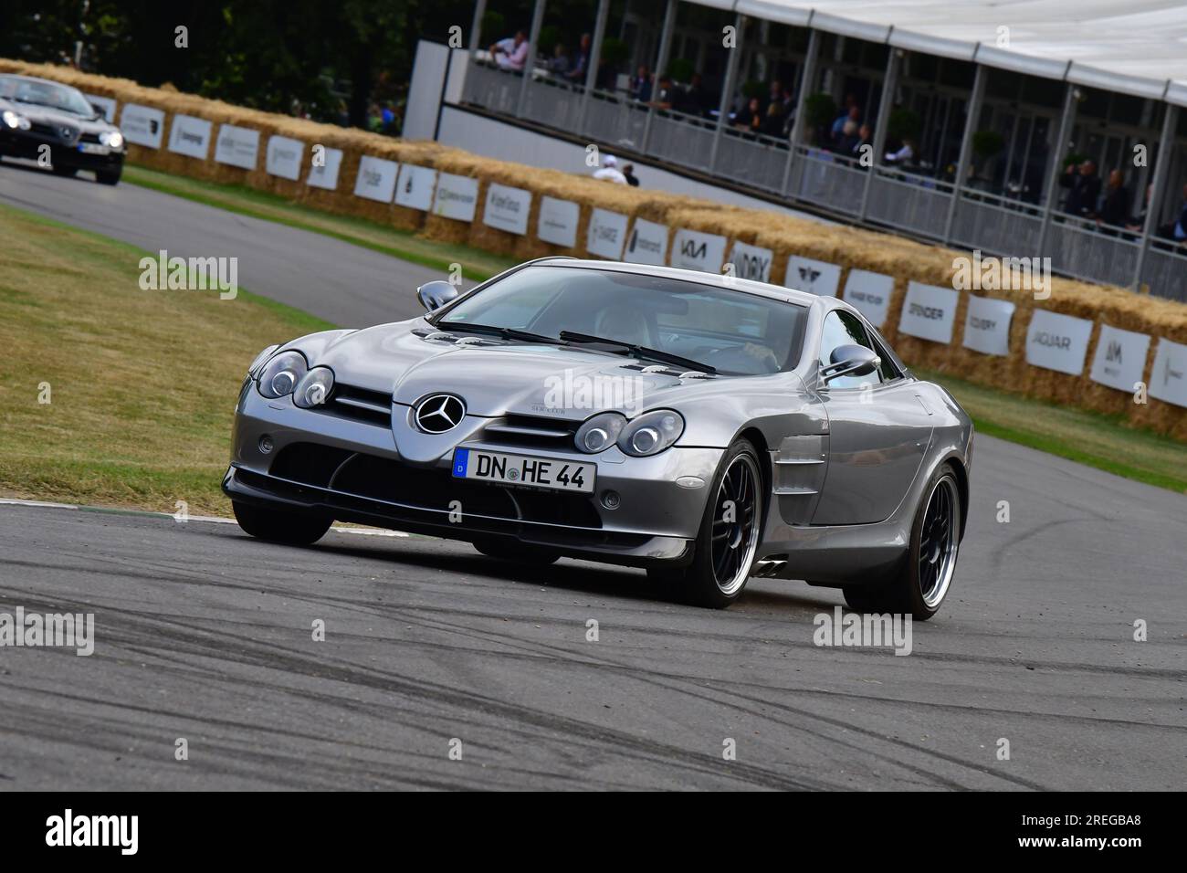 Mercedes-Benz SLR 722, Mercedes-Benz SLR Club, membri che portano queste auto iconiche per una guida vivace fino alla famosa collina, Goodwood Festival of Speed, G. Foto Stock