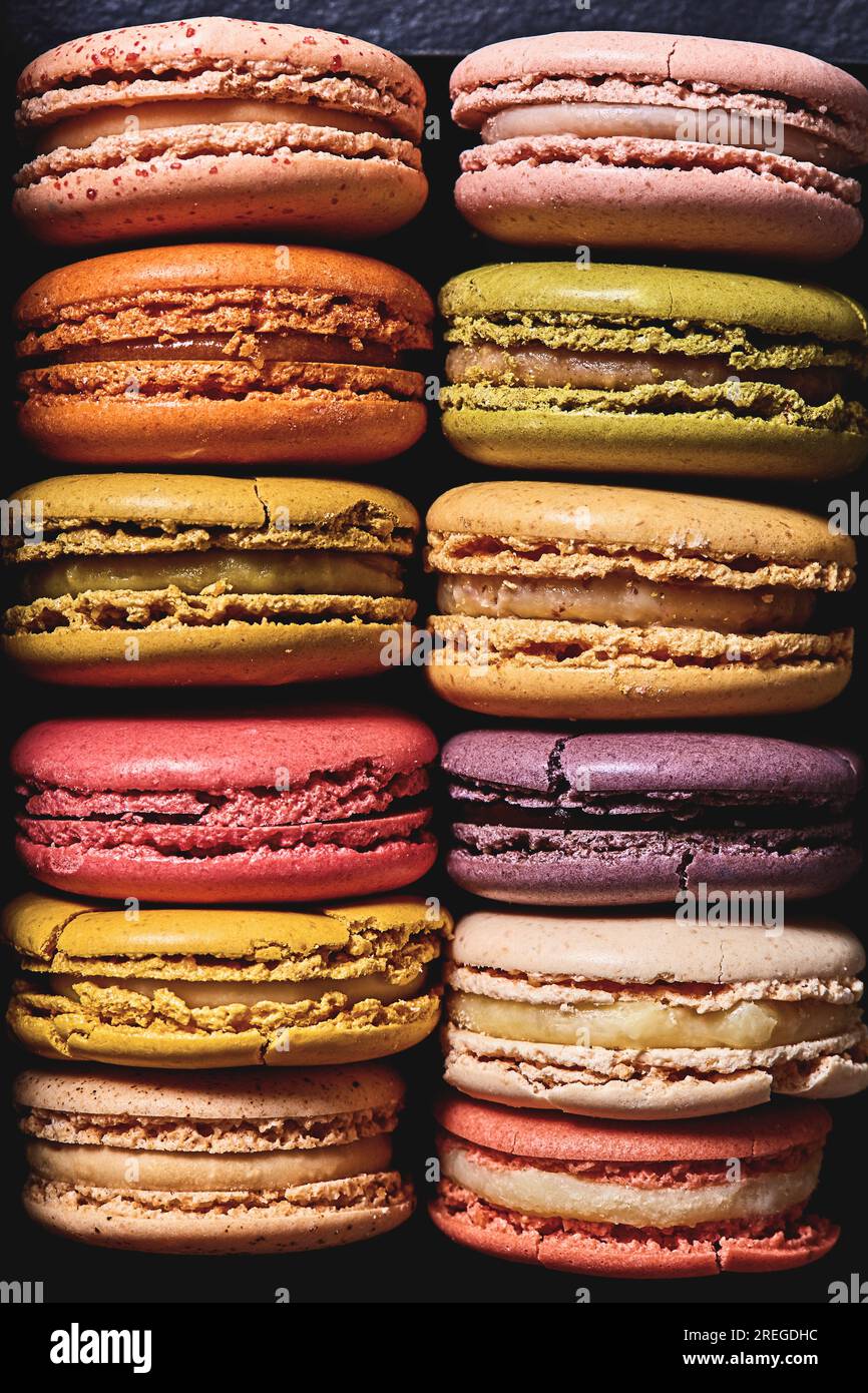 Macaron colorati sfondo full frame visto dall'alto Foto Stock