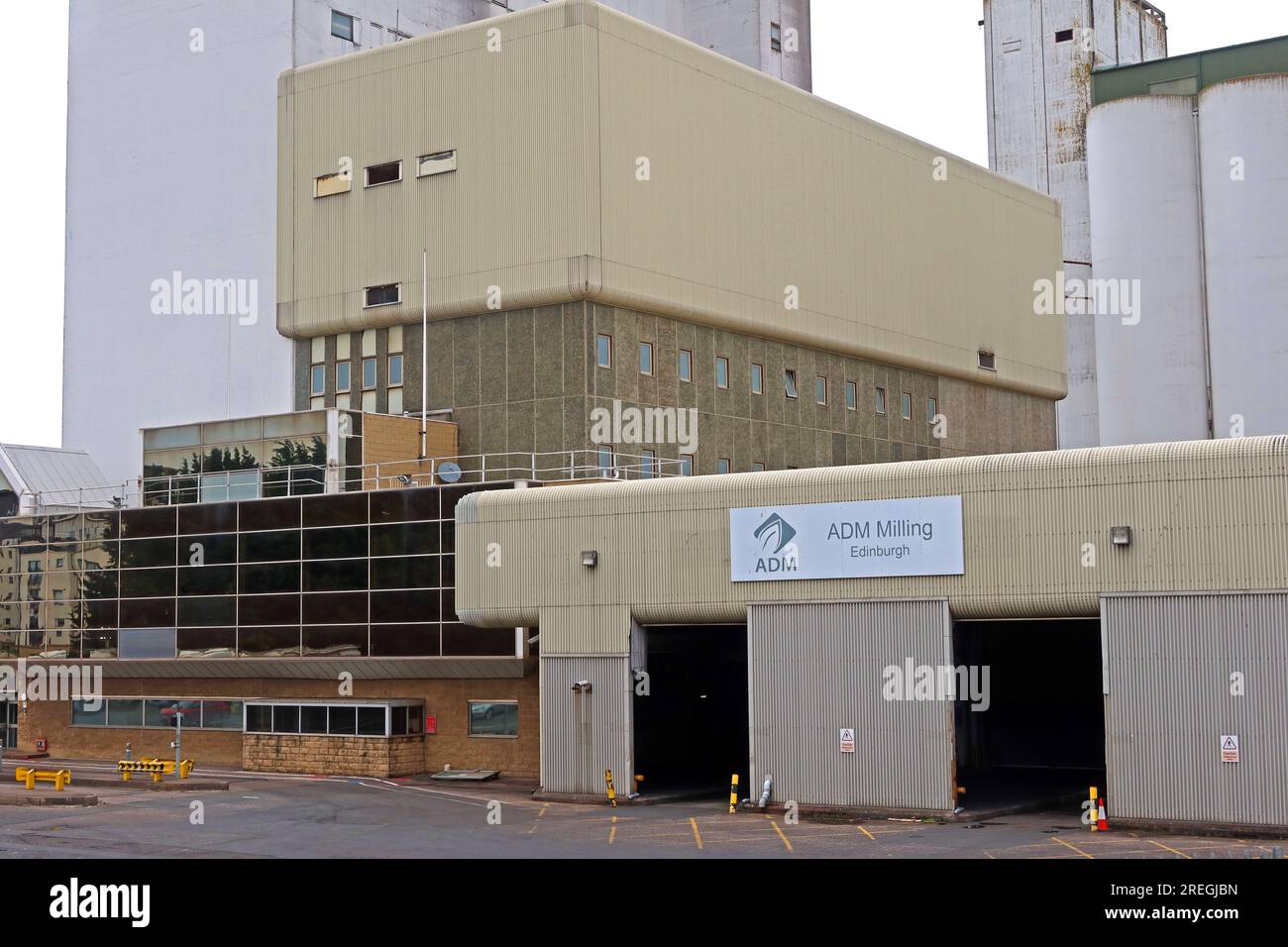 Impianto di fresatura ADM (Archer Daniels Midland) a Leith, Edimburgo, parte dell'industria britannica della macinazione di farine e della lavorazione dei cereali, EH6 6PQ Foto Stock