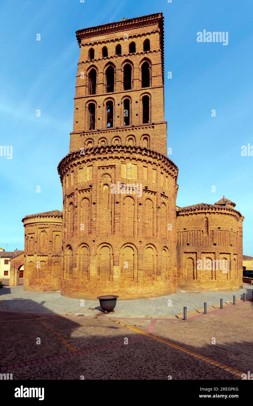 Chiesa parrocchiale di San Lorenzo (Iglesia de San Lorenzo) a Sahagun, Spagna. La chiesa di San Lorenzo fu costruita tra il XII e il XIII secolo. Castiglia e. Foto Stock