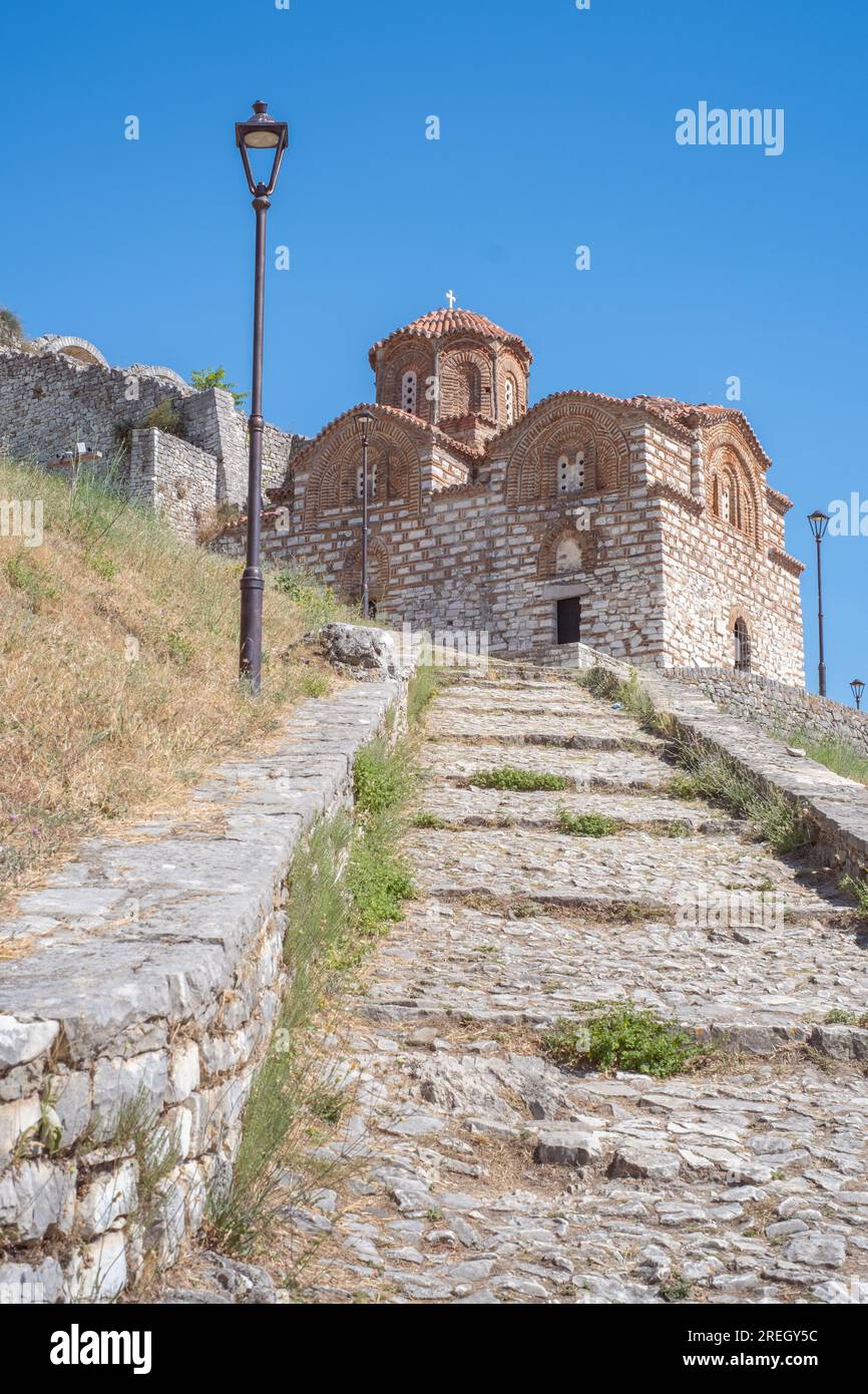 Storica chiesa ortodossa al Castello di Berat, Berat, Albania . Foto di alta qualità Foto Stock