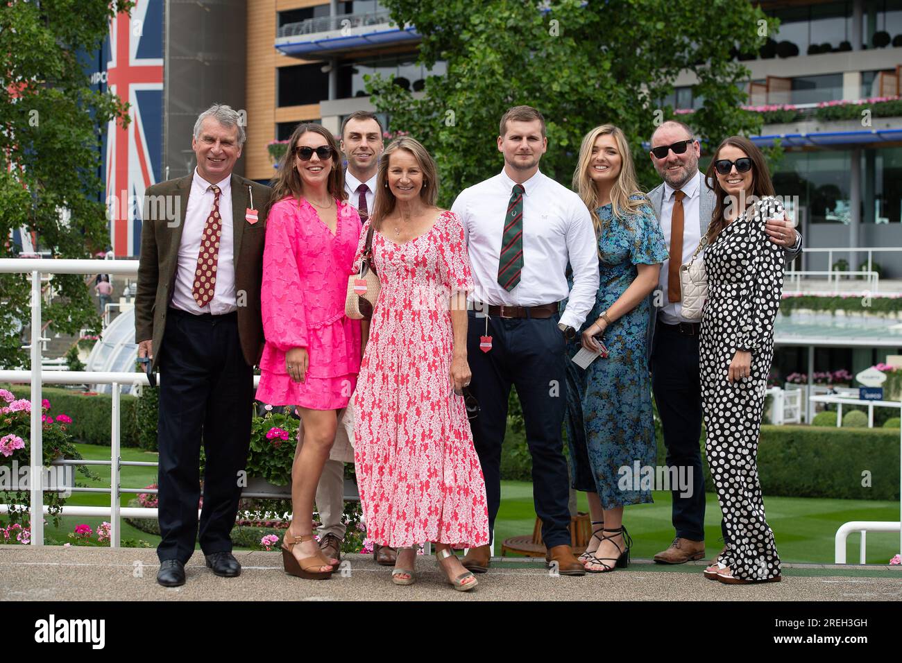 Ascot, Berkshire, Regno Unito. 28 luglio 2023. Gli appassionati di automobilismo arrivano all'ippodromo di Ascot per il primo giorno del QIPCO King George Weekend di corse ippiche. Era una giornata noiosa ma piacevolmente calda. Credito: Maureen McLean/Alamy Live News Foto Stock