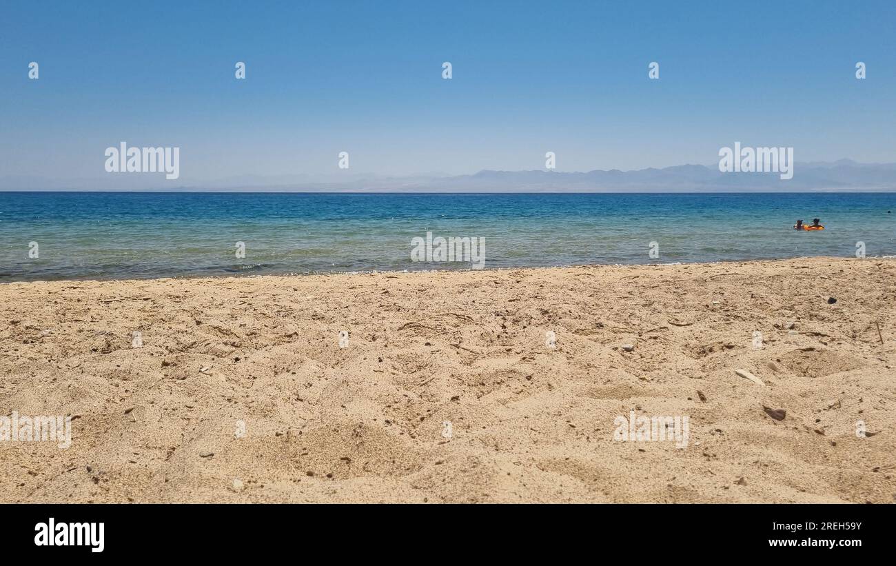 Nuweiba o Nueiba نويبع, è una popolare località turistica costiera nella parte orientale della penisola del Sinai, in Egitto, situata sulla costa del Golfo di Aqaba. Foto Stock