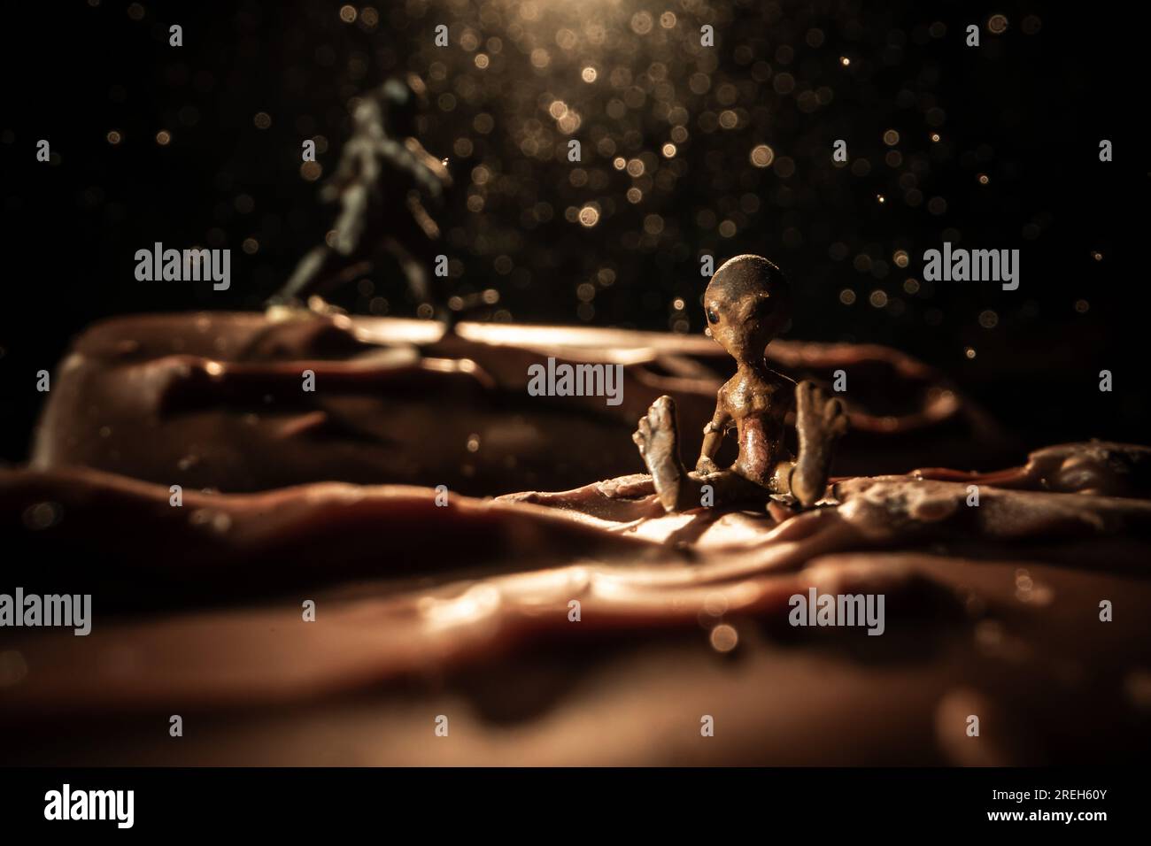 Life on Mars miniature alieni figure extraterrestri su un ambiente simile a marte Foto Stock