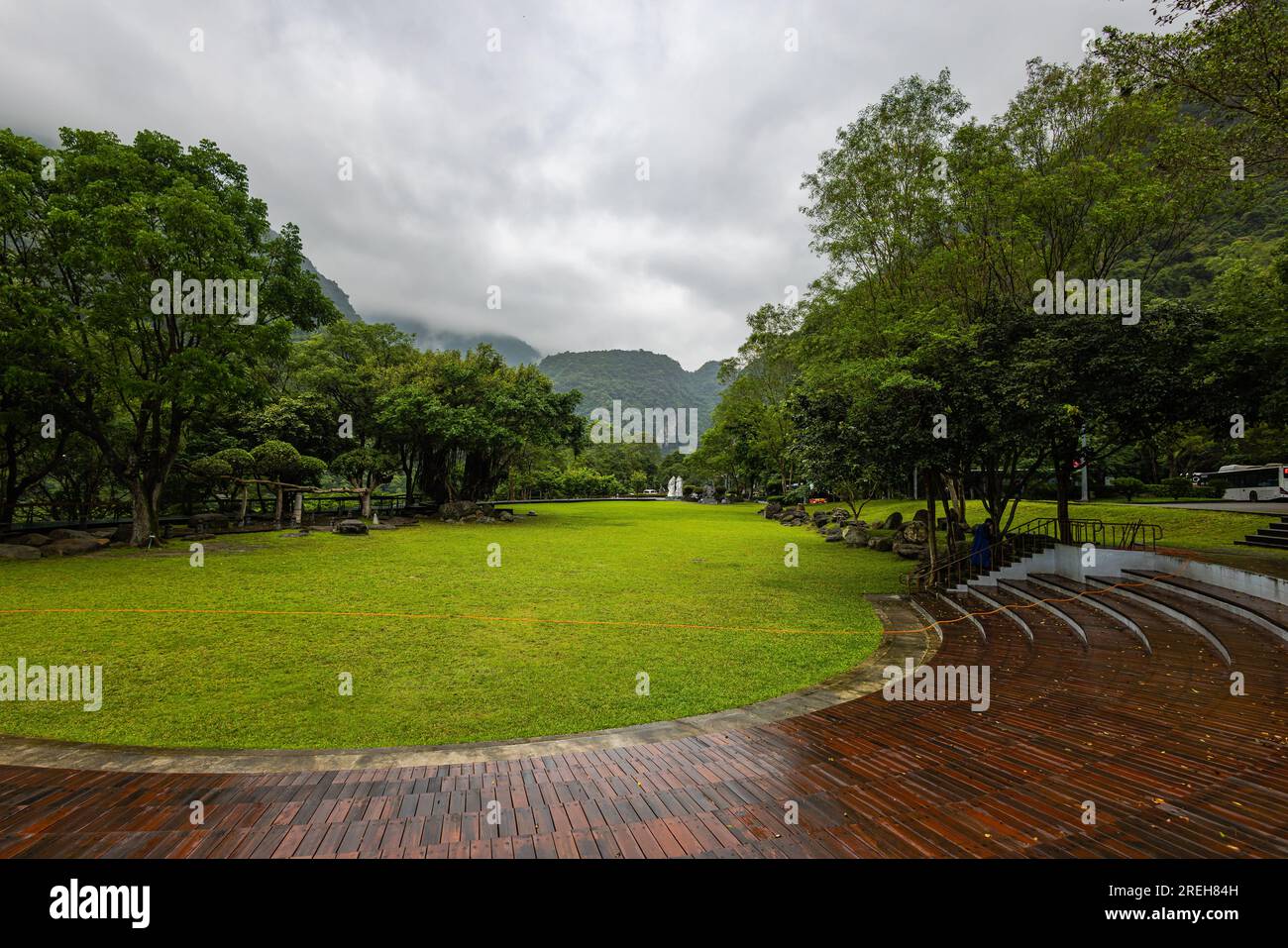 Parco nazionale di Taroko, Taiwan - 24 maggio 2023: Il centro visitatori si trova come porta d'accesso alle meraviglie naturali. Design moderno e vista panoramica, offre un capti Foto Stock
