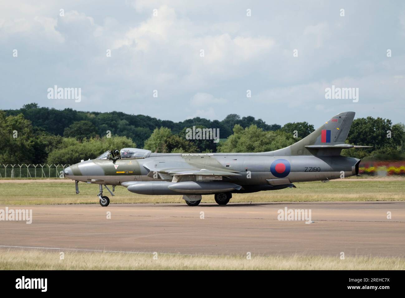 Aerei in arrivo per il Fairford International Air Tattoo 2023. Ex RAF Hawker Hunter. Foto Stock