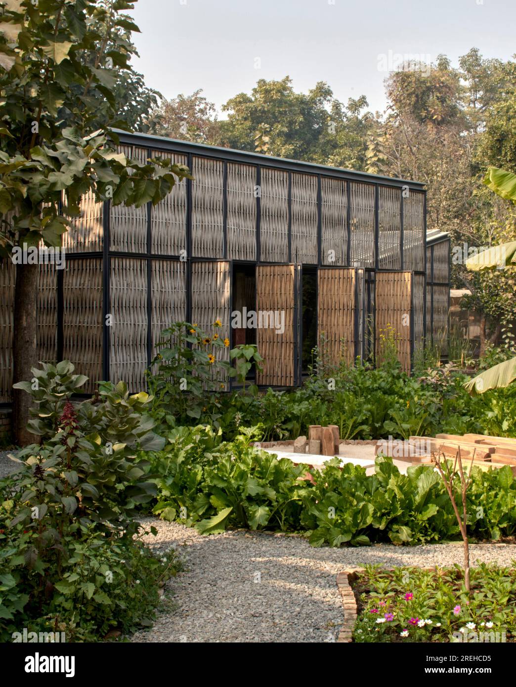 Vista frontale. Farm8, nuova Delhi, India. Architetto: Studio array , 2023. Foto Stock
