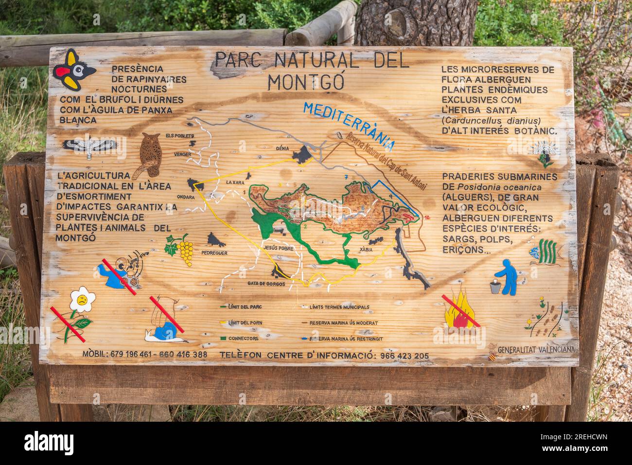 Hinweisschild im Naturpark Montgo (Parc Natural del Montgo) *** iscrizione nel Parco naturale di Montgo (Parc Natural del Montgo) Foto Stock