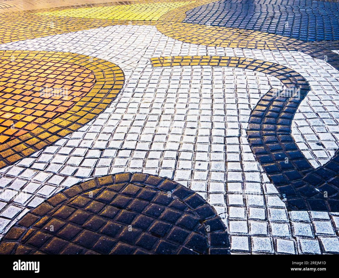 Parte del mosaico di pavimentazione di Joan Miró in Piazza Boqueria a metà strada lungo le Ramblas a Barcellona, Catalogna, Spagna. Foto Stock
