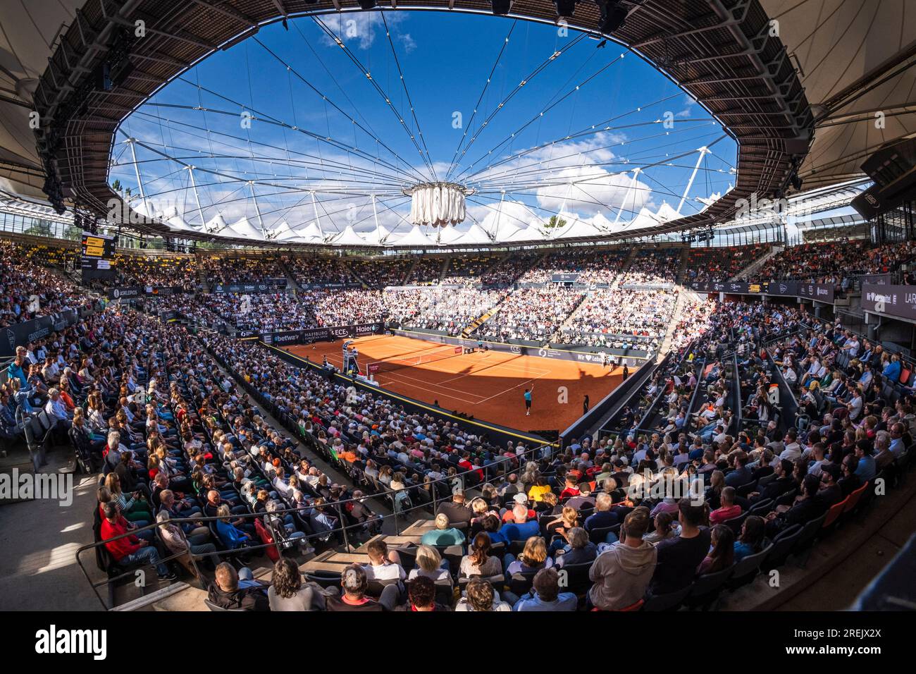 Amburgo, Germania. 28 luglio 2023. Il sole splende sopra il campo centrale al torneo di tennis European Open di Amburgo 2023. Frank Molter/Alamy Live news Foto Stock