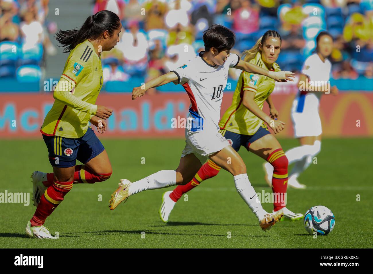 Sydney, Australia. 25 luglio 2023. Ji so-yun (10) della Corea del Sud contro Mayra Ramirez (9) e Daniela Montoya (6) della Colombia durante la Coppa del mondo femminile FIFA 2023 Australia/nuova Zelanda tra Colombia e Corea all'Aussie Stadium. Punteggio finale: Colombia 2 - Corea del Sud 0. (Foto di Patricia Pérez Ferraro/SOPA Images/Sipa USA) credito: SIPA USA/Alamy Live News Foto Stock