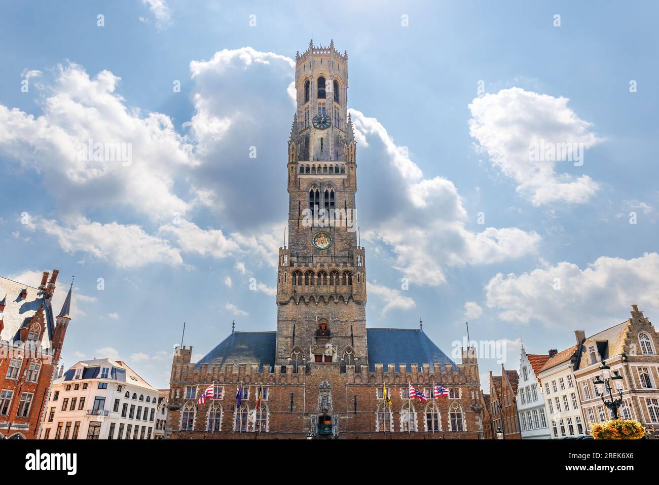 Il campanile di Bruges, un campanile medievale nel centro di Bruges, in Belgio. Uno dei simboli più importanti della città, il campanile ospitava una t Foto Stock