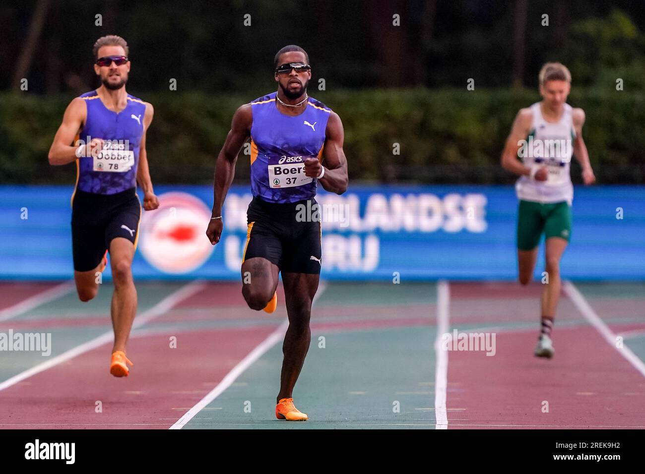 BREDA, PAESI BASSI - LUGLIO 28: Isayah Boers di Rotterdam Atletiek che gareggia su uomini - 400 metri semifinale durante i Campionati nazionali olandesi di atletica leggera il 28 luglio 2023 a Breda, Paesi Bassi (foto di Andre Weening/Orange Pictures) credito: Orange Pics BV/Alamy Live News Foto Stock
