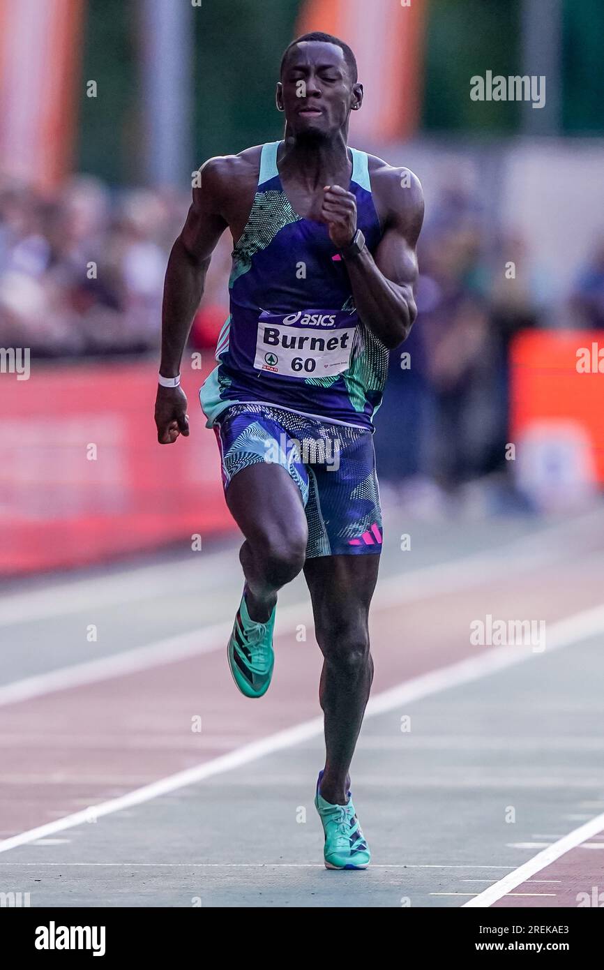 BREDA, PAESI BASSI - LUGLIO 28: Taymir Burnet di Rotterdam Atletiek che gareggia sulla finale maschile dei 100 metri durante i Campionati nazionali di atletica leggera olandesi del 28 luglio 2023 a Breda, Paesi Bassi (foto di Andre Weening/Orange Pictures) credito: Orange Pics BV/Alamy Live News Foto Stock