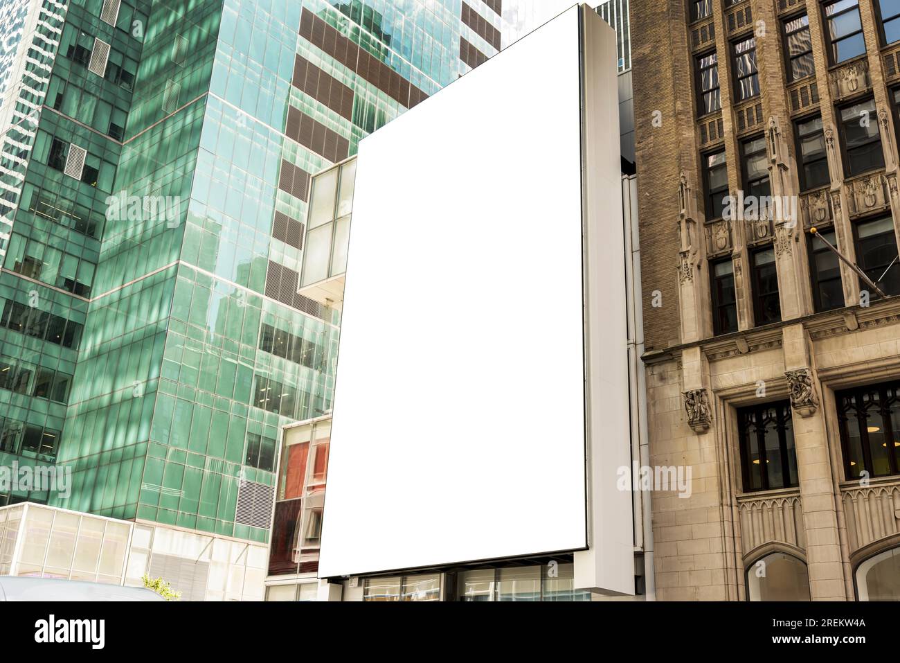 Modellare l'edificio cittadino con cartelloni pubblicitari. Risoluzione e foto bellissime di alta qualità Foto Stock