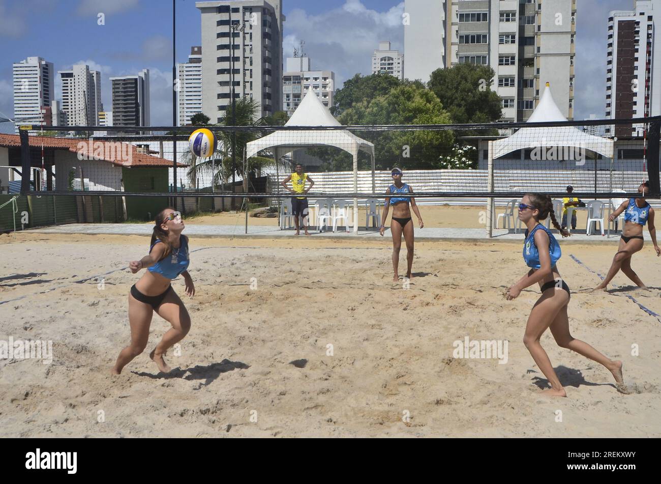 28 luglio 2023, Natal, Rio grande do Norte, Brasile: Natal (RN), 07/28/2023 - COPA NORDESTE/VOLLEI/PRAIA/RN - il torneo si svolgerà all'Aeroclube, a partire da venerdì (28). I campioni del doppio garantiscono un posto per la tappa del circuito Brasil Open. Thainara è stata eletta la rivelazione del circuito brasiliano nel 2022. Gareggerà nella regione con la sua partner Milena Pamela. Kyce è stato vice campione della tappa Brasilia nella Top 12 del circuito brasiliano, nell'ultimo giorno 16, insieme a Verena. (Immagine di credito: © Jose Aldenir/TheNEWS2 via ZUMA Press Wire) SOLO USO EDITORIALE! Foto Stock